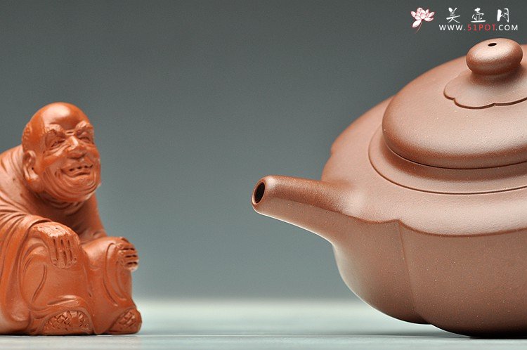 紫砂壶图片：苍劲刚遒 造型端庄大方 储俊伟精心之作 梅花周盘 5号井底槽青 - 美壶网