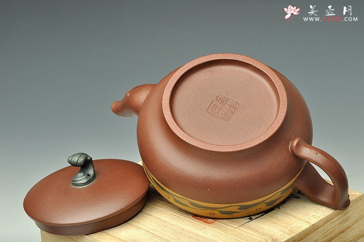 紫砂壶图片：闵祥君经典代表作 三色通透胶泥 颇具难度  大碧浪 - 美壶网