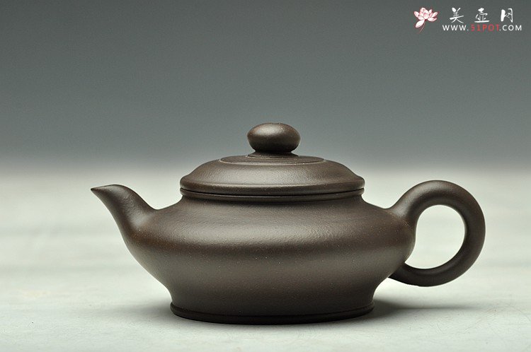 紫砂壶图片：历史泥料 乌泥小掇球和小虚扁 不接受定做 - 美壶网