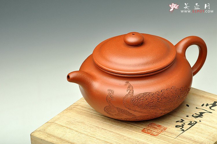 紫砂壶图片：谭华斌近作 传统实用 全手凤凰仿古 细刻入丝 - 美壶网