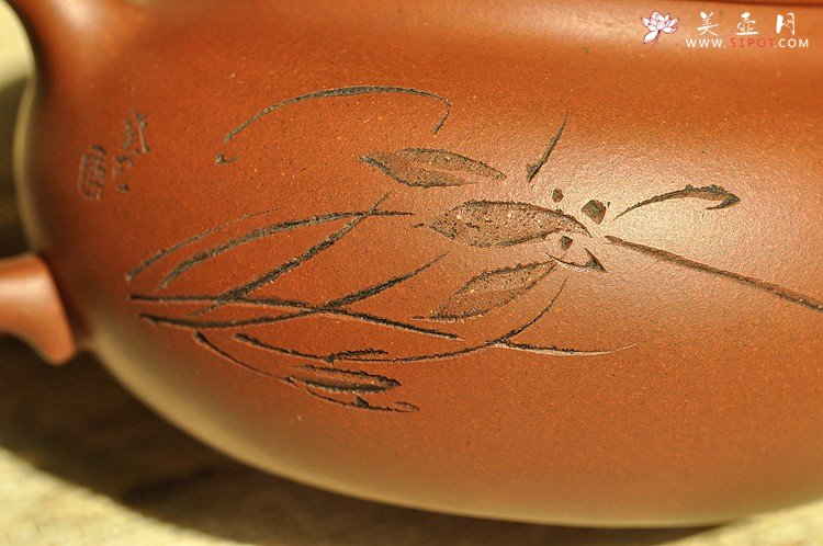 紫砂壶图片：婉约秀气 一捺底   仿古 座有兰言 - 美壶网