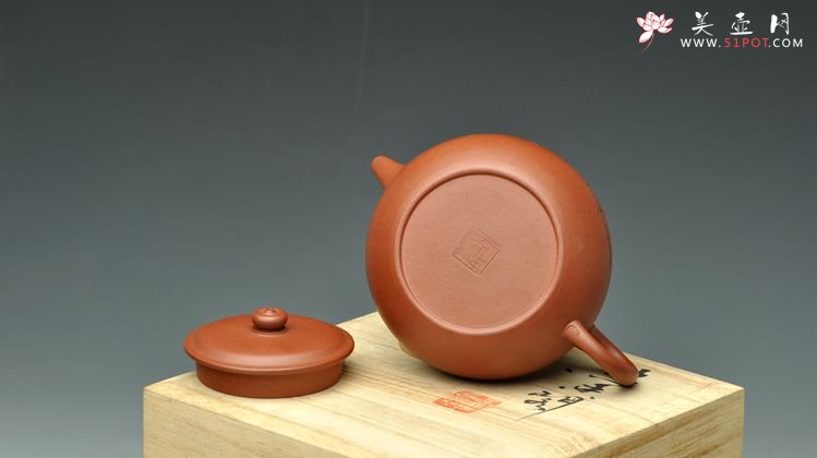 紫砂壶图片：陆轶舟装饰 精工 稳重和灵动并存  全手涌泉 - 美壶网