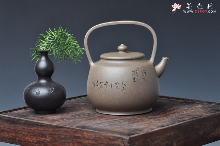 紫砂壶图片：邵家俊扛鼎之作 浑然天成  全手散氏提梁 国助和石精刻 - 美壶网