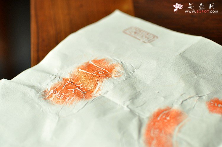 紫砂壶图片：全手玩砂之三足鼎 古朴典雅 - 美壶网