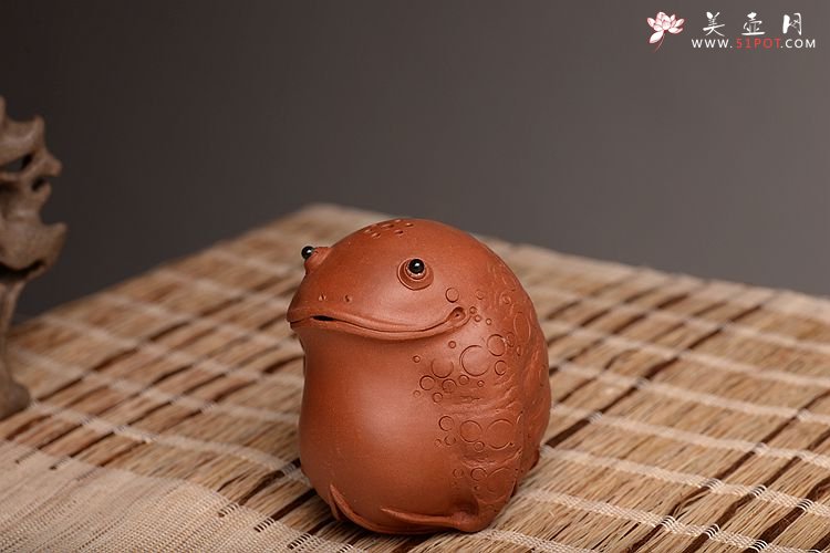 紫砂壶图片：施奇华老艺人全手茶宠锦集 文房茶宠水注之金蟾 - 美壶网