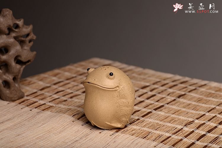 紫砂壶图片：施奇华老艺人全手茶宠锦集 文房茶宠水注之金蟾 - 美壶网