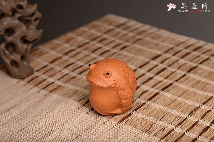 紫砂壶图片：施奇华老艺人全手茶宠锦集 文房茶宠水注之金蟾 - 美壶网