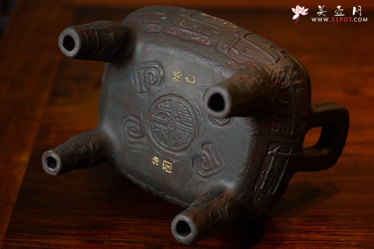 紫砂壶图片：气势雄壮 全手四方平安鼎 古朴 手工拓片证书 - 美壶网