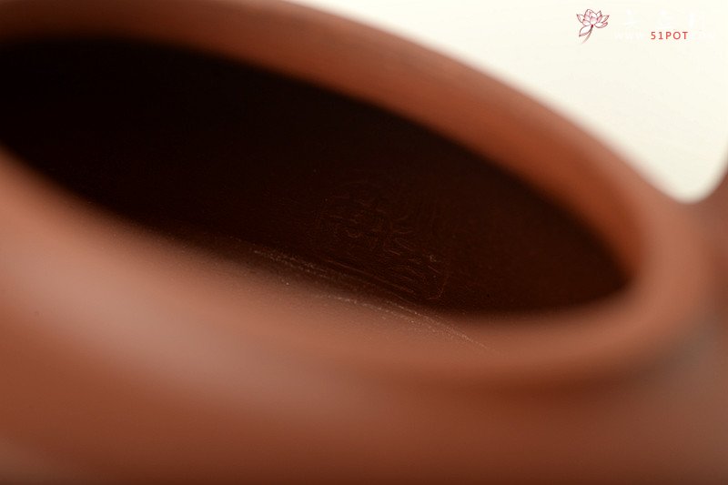 紫砂壶图片：潘小东甲午年新作 潜力派 全手玉带提梁 智行方圆 颇有难度 - 美壶网