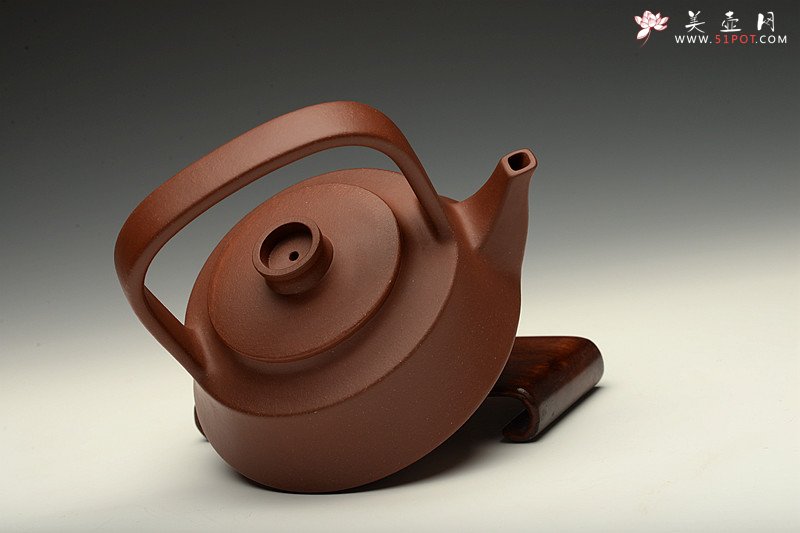 紫砂壶图片：潘小东甲午年新作 潜力派 全手玉带提梁 智行方圆 颇有难度 - 美壶网