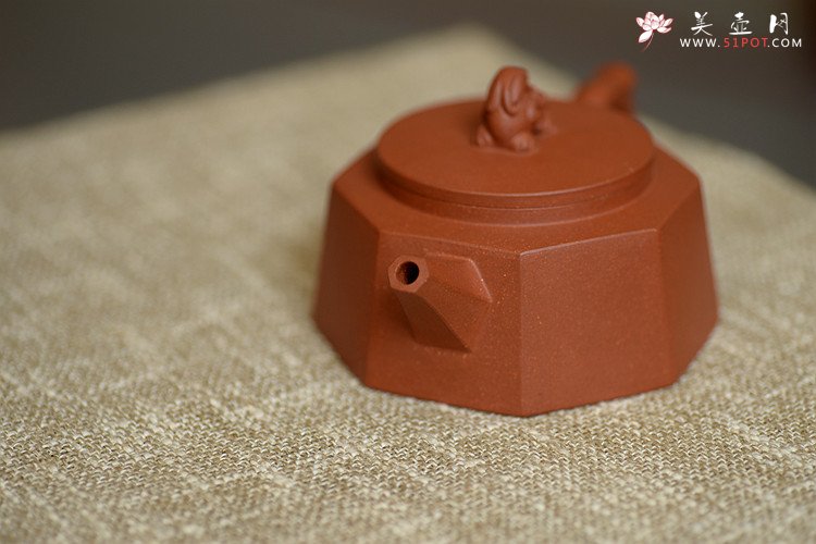 紫砂壶图片：唐文新作 稳重大气   全手八方柱础 - 美壶网