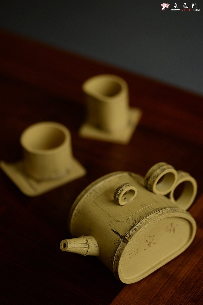 紫砂壶图片：朱牧清装饰 结构巧妙 自然得趣  全手青山云外 - 美壶网