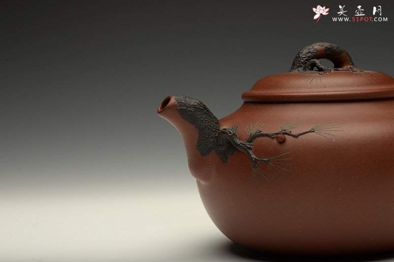 紫砂壶图片：传统小花货 敦厚实用 贴叶生动 松韵 - 美壶网