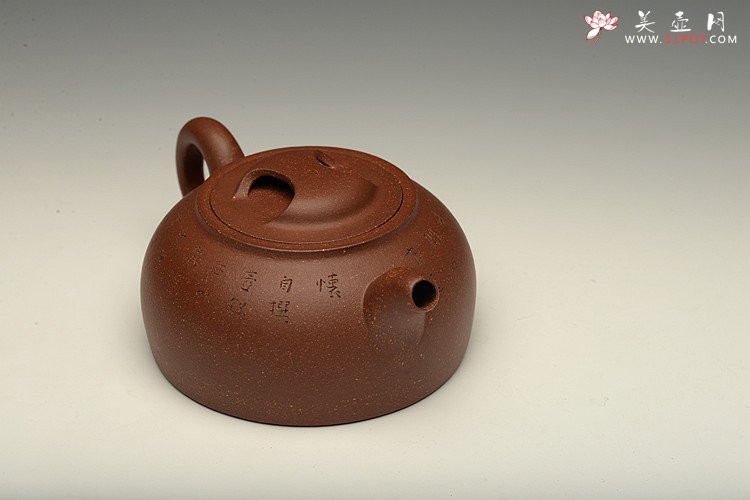 紫砂壶图片：经典不传统  全手圆踪 文气小壶 刘世涛自撰壶铭~ - 美壶网