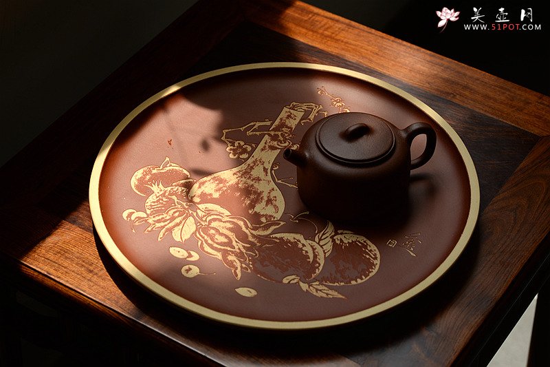 紫砂壶图片：陆逸舟精心装饰 清供挂盘 雅致书房 - 美壶网