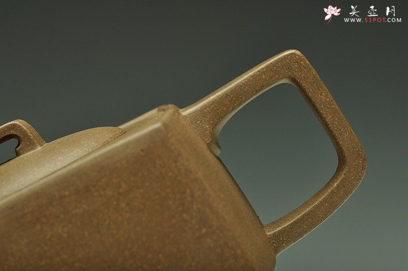 紫砂壶图片：方圆之精妙 优质青段 挺拔刚正 全手精工砂四方 经典代表作 - 美壶网