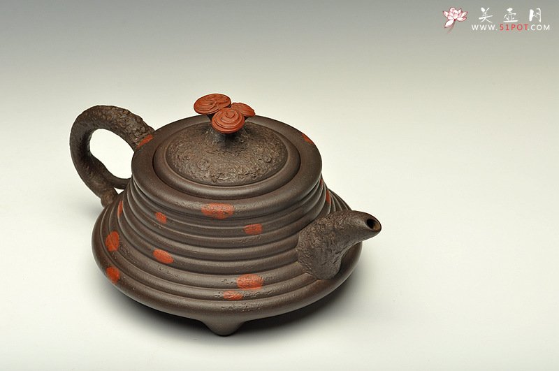 紫砂壶图片：花货实力派孙伟强作品  徐汉棠风格之福寿延年 灵芝壶 雄厚蕴古 - 美壶网