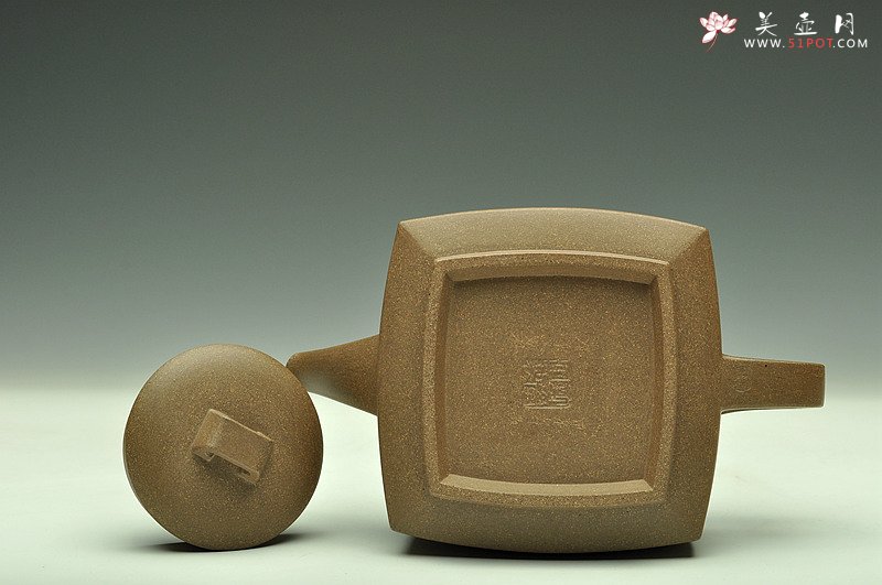 紫砂壶图片：方圆之精妙 优质青段 挺拔刚正 全手精工砂四方 经典代表作 - 美壶网