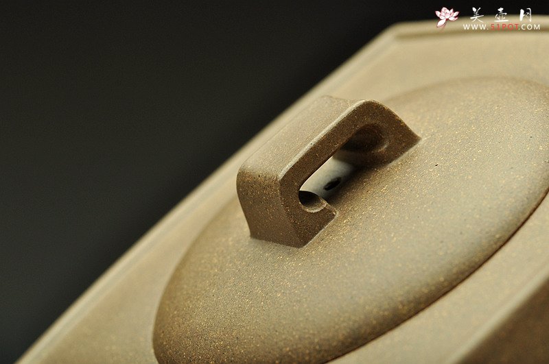 紫砂壶图片：方圆之精妙 优质青段 挺拔刚正 全手精工砂四方 经典代表作 - 美壶网