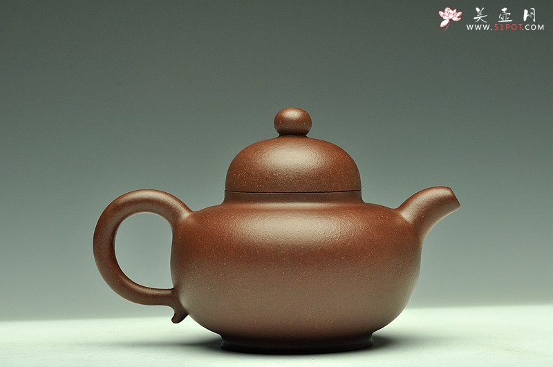 紫砂壶图片：传统实用 做工精致 极品陈腐老紫泥 全手高帽壶 - 美壶网