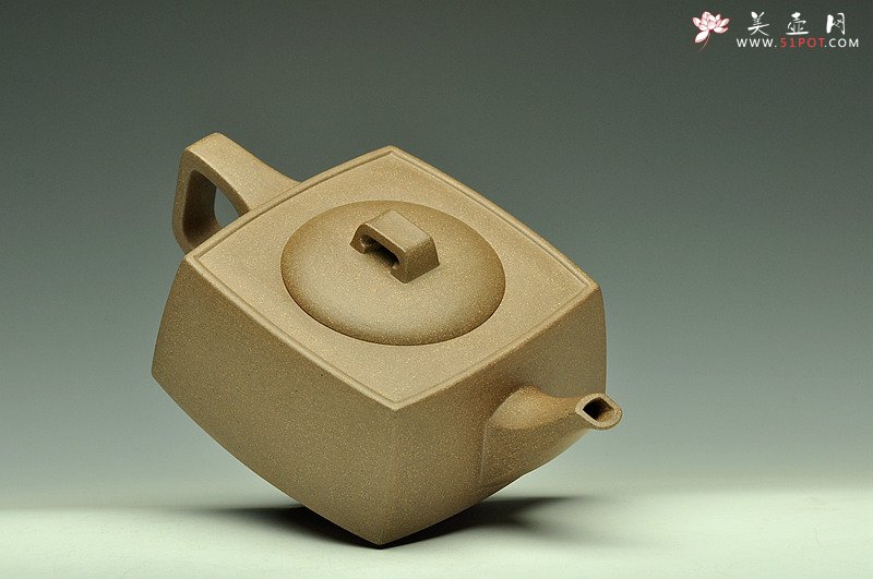 紫砂壶图片：方圆之精妙 优质青段 挺拔刚正 全手精工砂四方 经典代表作 - 美壶网