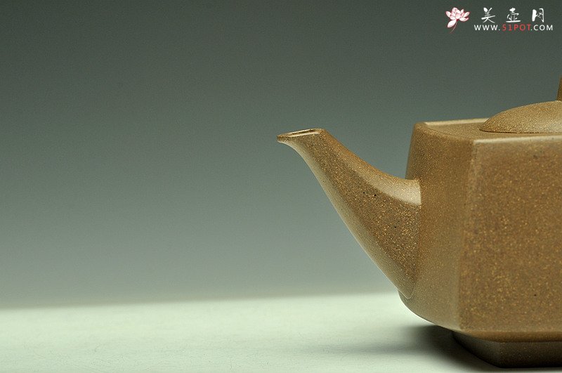 紫砂壶图片：方圆之精妙 优质青段 挺拔刚正 全手精工砂四方 经典代表作 - 美壶网