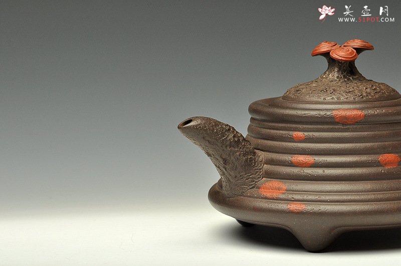 紫砂壶图片：花货实力派孙伟强作品  徐汉棠风格之福寿延年 灵芝壶 雄厚蕴古 - 美壶网