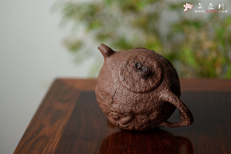 紫砂壶图片：古拙大气  全手游龙龚春 谢多莲最新作品 - 美壶网