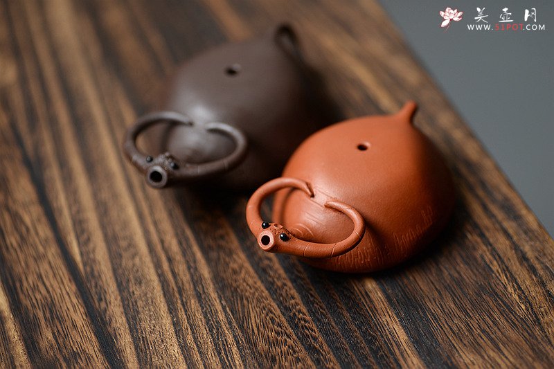 紫砂壶图片：施奇华最新文房水滴 好玩的茶宠 ~一对水牛o(∩_∩)o  - 美壶网