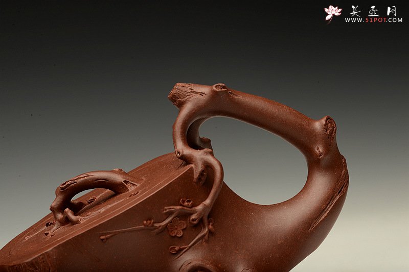 紫砂壶图片：傲梅斗雪 苍老遒劲 全手铁骨寒梅 经典作品  - 美壶网