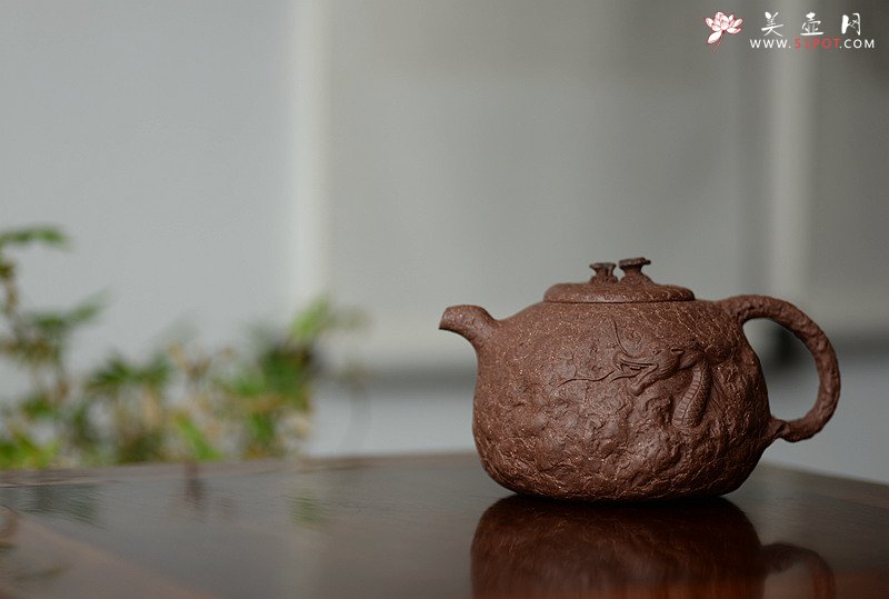 紫砂壶图片：古拙大气  全手游龙龚春 谢多莲最新作品 - 美壶网