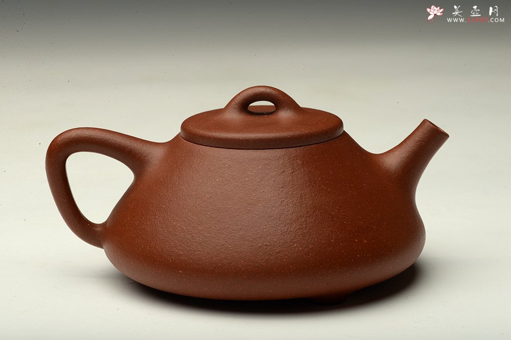 紫砂壶图片：纯料降坡泥 骨肉均挺 全手小子冶石瓢 - 美壶网