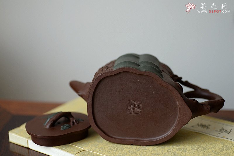 紫砂壶图片：钢流实用花货 精湛功底 全手岁寒三色三友 单志萍甲午年力作 - 美壶网