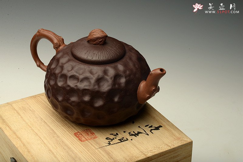 紫砂壶图片：原创作品 孙伟强张新亚合作 菩提 沧桑自然 贴叶精湛 - 美壶网