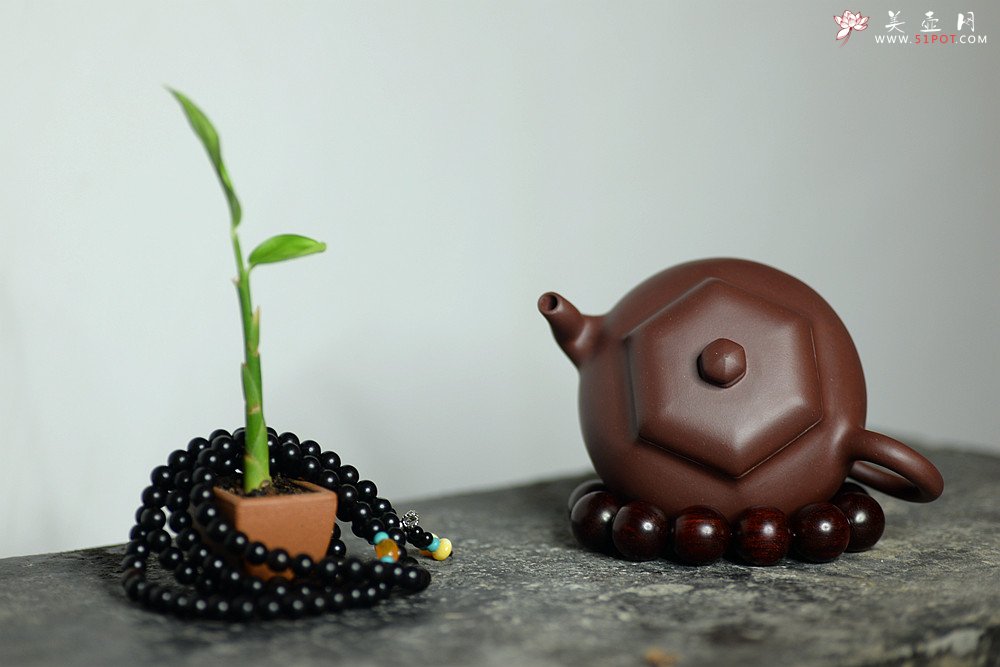 紫砂壶图片：潘小东新作 端庄秀丽 随方就圆 全手六方鼓腹 难度大~ - 美壶网