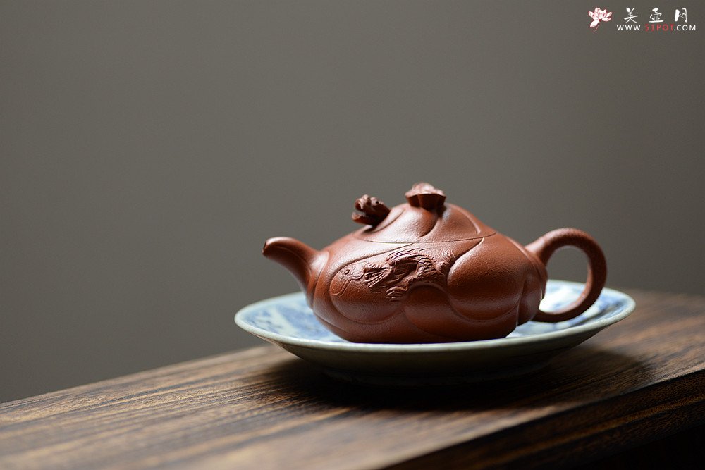 紫砂壶图片：器形端庄   朱泥鱼化龙 难度颇大 - 美壶网