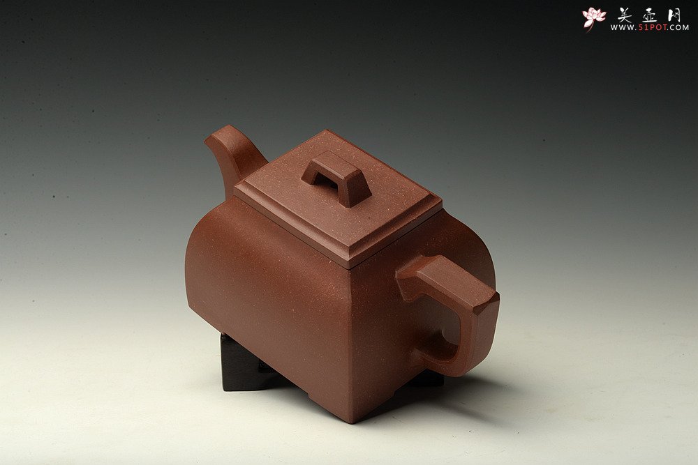 紫砂壶图片：厚重大气 全手琮鼎四方 - 美壶网