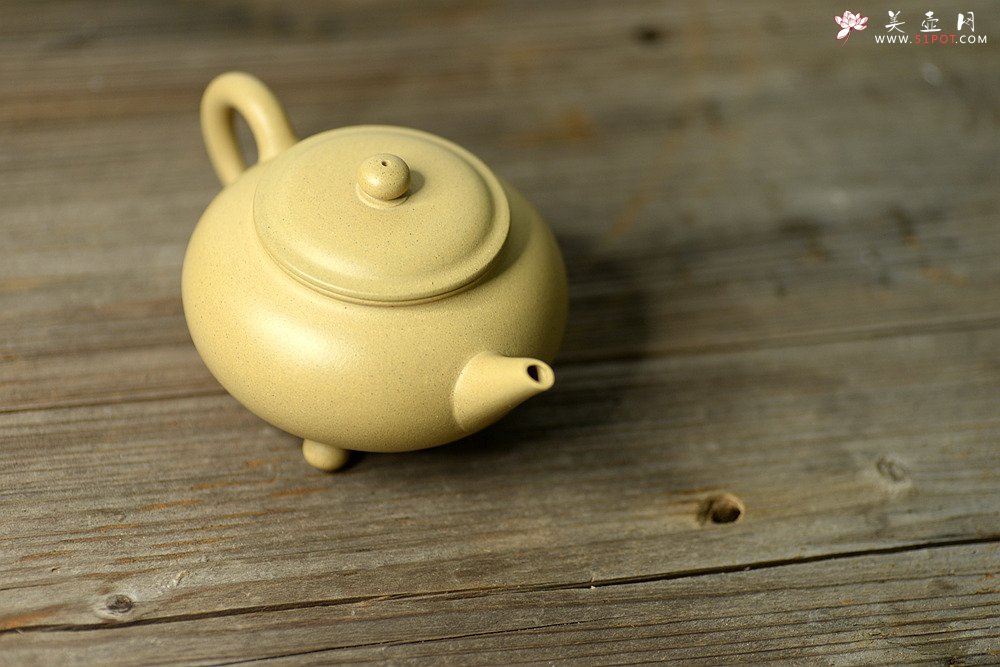 紫砂壶图片： 饱满素雅  温润如玉 全手三足水平  - 美壶网