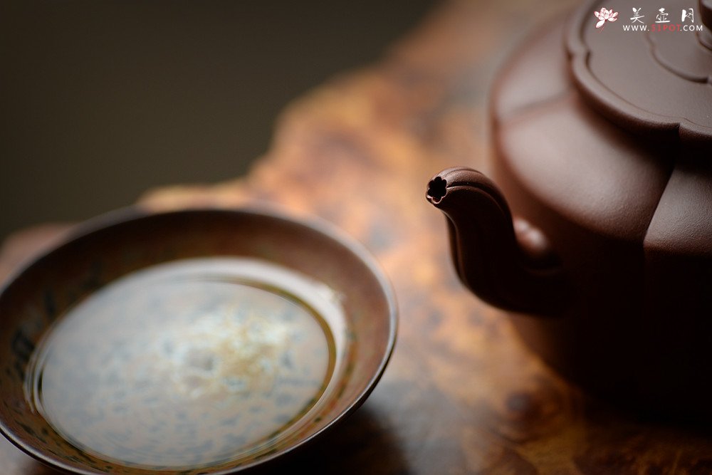 紫砂壶图片：方圆堂许嘉年 经典代表作 全手梅花周盘 浑厚大气  - 美壶网