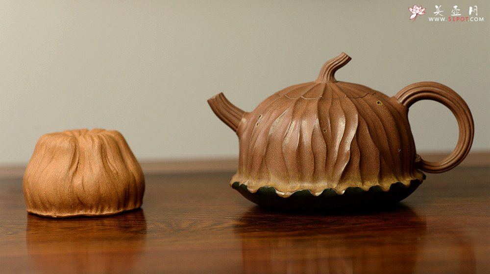 紫砂壶图片：文气十足 意境深远 秋日残荷 孙伟强张新亚合作 - 美壶网
