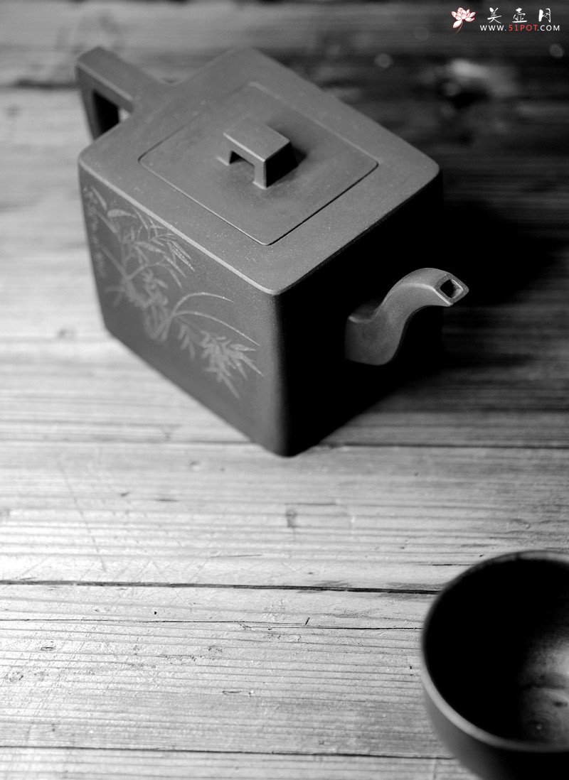 紫砂壶图片：许浒甲午年力作 全手工玉鼎四方 大品重器 雄厚古朴 单片拍打  - 美壶网