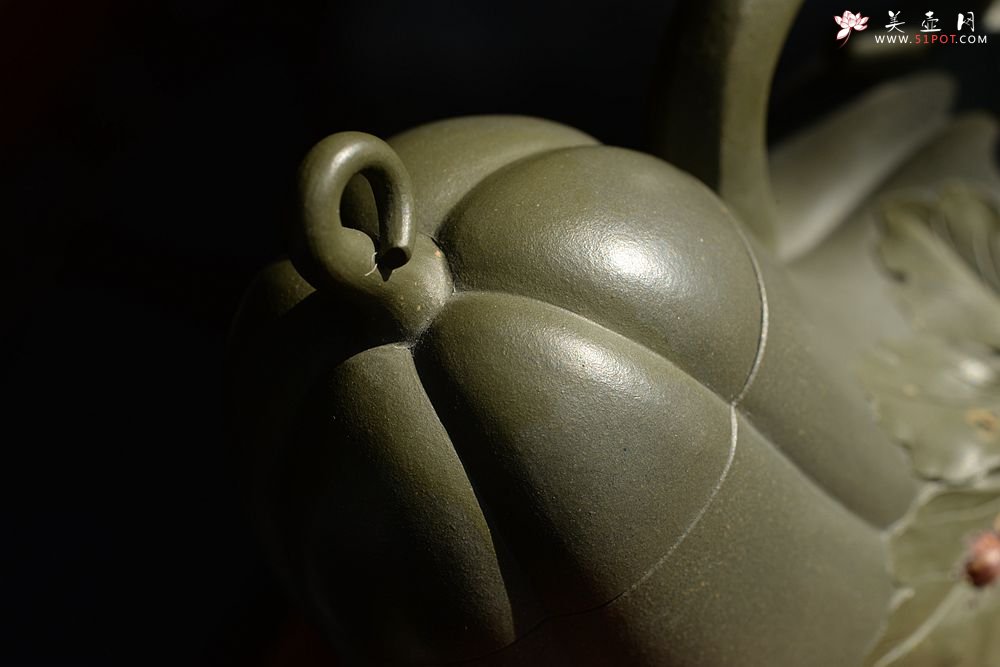 紫砂壶图片：田园之乐~写生造型 涌动的气韵 丝瓜 孙伟强张新亚合作原创作品 - 美壶网