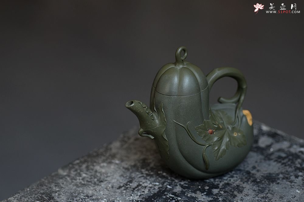 紫砂壶图片：田园之乐~写生造型 涌动的气韵 丝瓜 孙伟强张新亚合作原创作品 - 美壶网