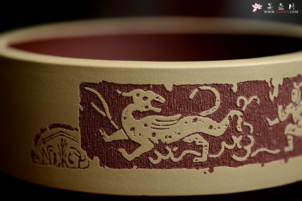 紫砂壶图片：茶舍必备 汉风水洗 书香氛围 啄砂装饰 文质相含 - 美壶网