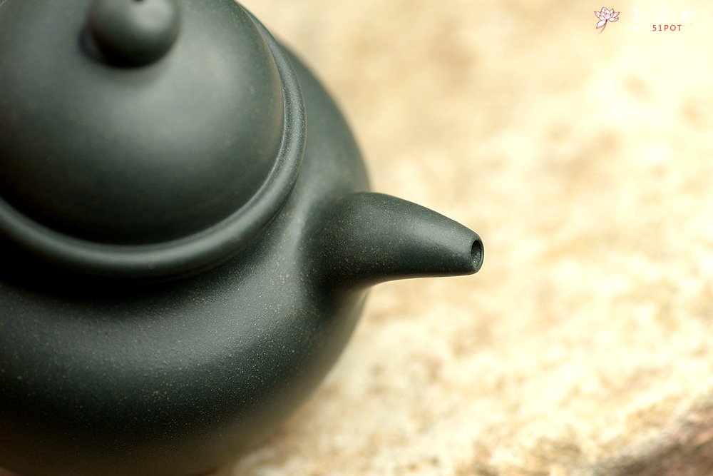 紫砂壶图片：深得其味 民国绿泥 全手寿珍掇球 霸气 经典再现 - 美壶网