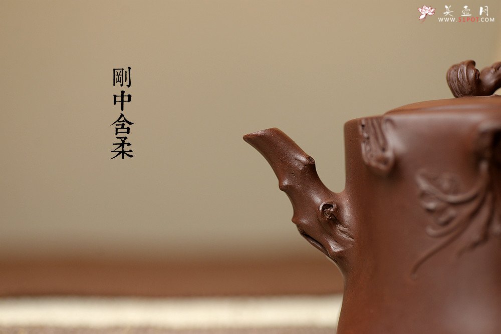 紫砂壶图片：花货奇才顾正芳近作 刚正挺拔  全手精品葡萄桩 - 美壶网