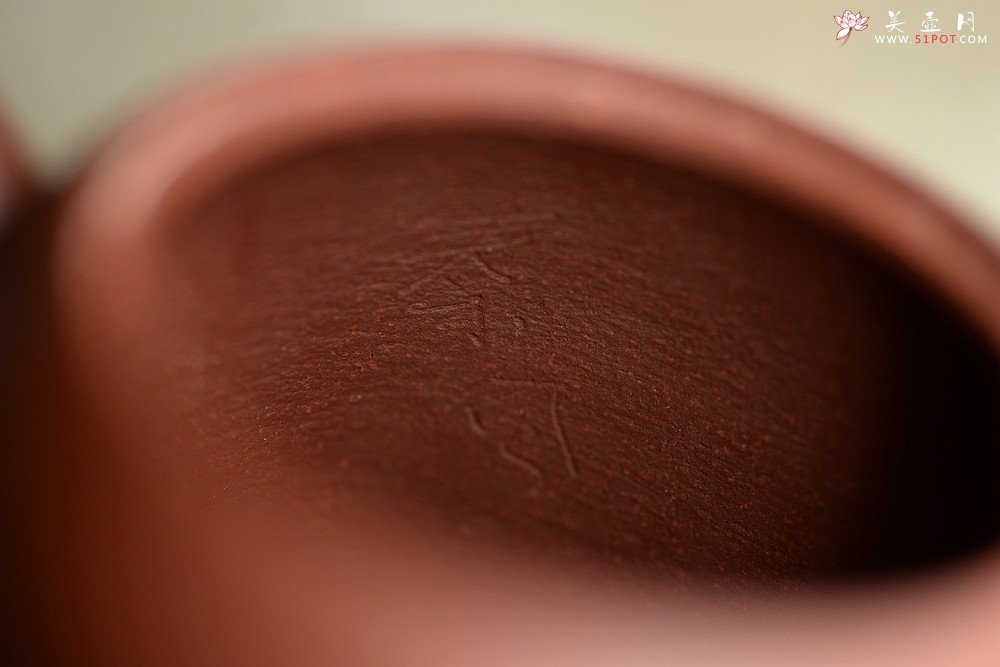 紫砂壶图片：詹黎明全手近作 中书协王俊平装饰 汉韵兄弟款o(∩_∩)o  秦风 - 美壶网