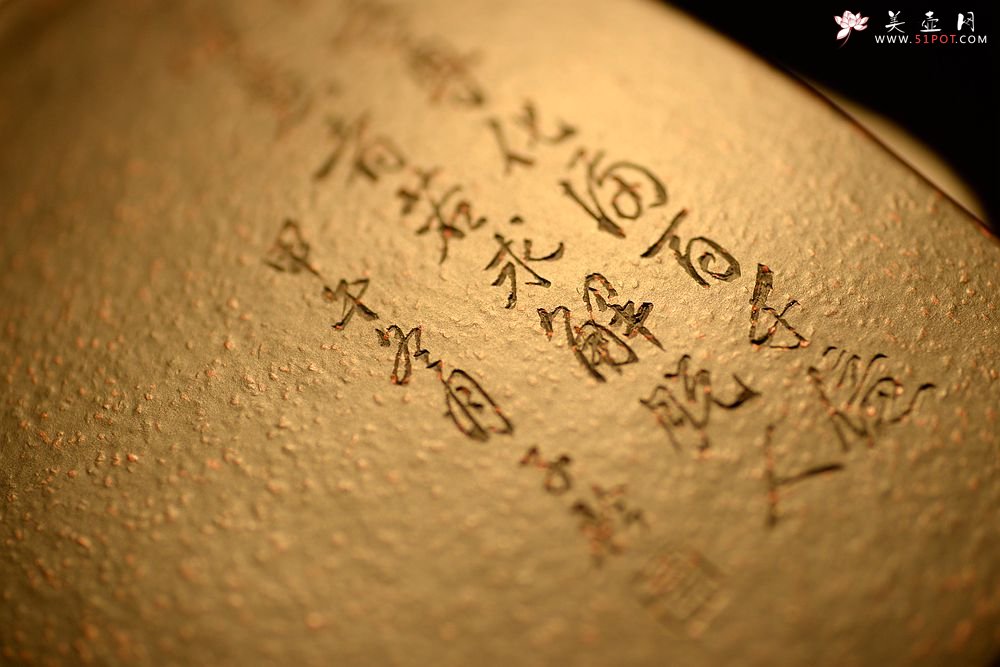 紫砂壶图片：顾文君、黄玲玲合作 高俊古朴 黑料浑厚  全手大汉方 - 美壶网