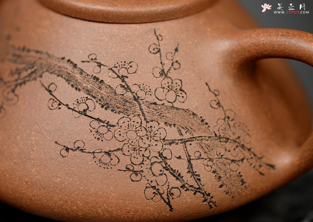 紫砂壶图片：何卫枫 优质段泥全手子冶石瓢 袁德波装饰通景山水 文气十足 - 美壶网