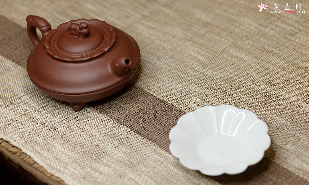 紫砂壶图片：于洪霞精工代表作 喜气洋洋 婉雅大方 全手鸳鸯 - 美壶网